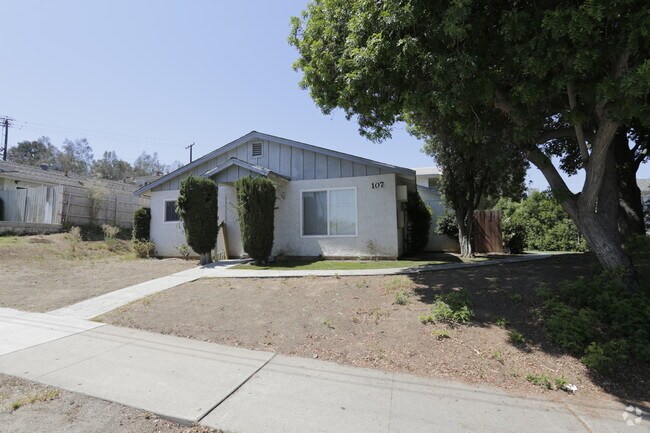 Building Photo - 107 N Tustin Ave