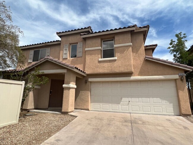 Building Photo - Wonderfully refreshed 3 bedroom home featu...