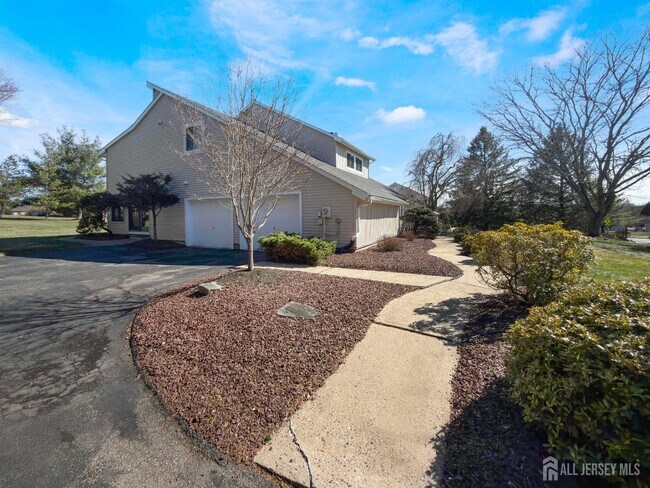 Foto del edificio - 592 Cabot Hill Rd