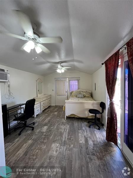 Building Photo - 242 NE 39th Ct