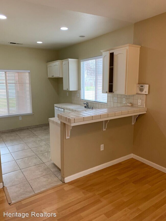 Building Photo - 3 br, 2 bath House - 1592 Chimney Way