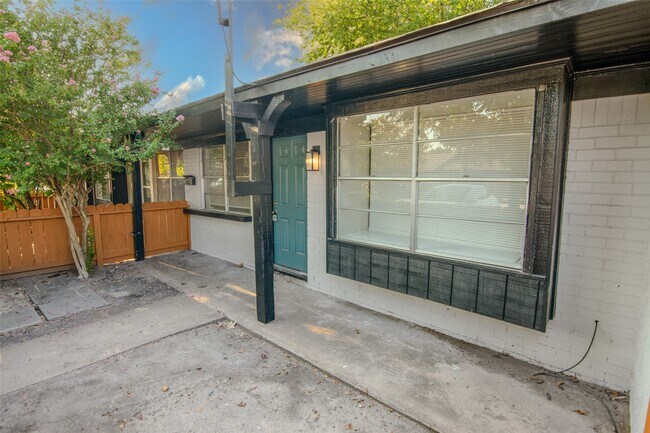 Building Photo - 1621 Northwood St