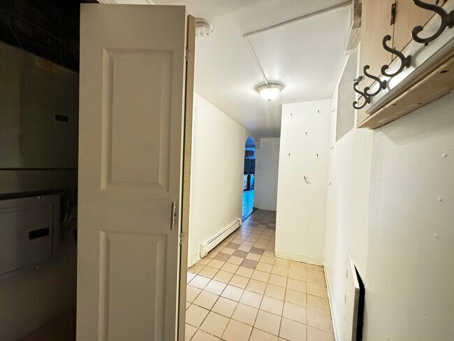 Foto del edificio - 92 Hancock Ave