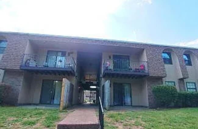 Building Photo - 420 Walton Ln