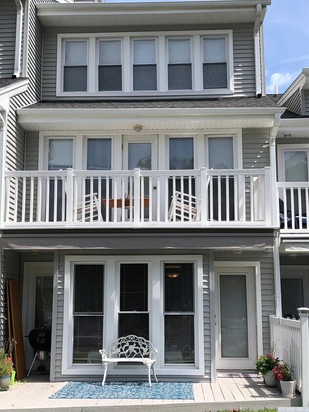 Primary Photo - 3 Marina Dr