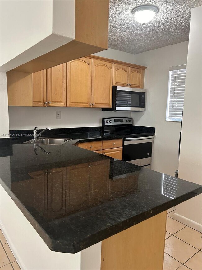 Building Photo - 17255 SW 95th Ave