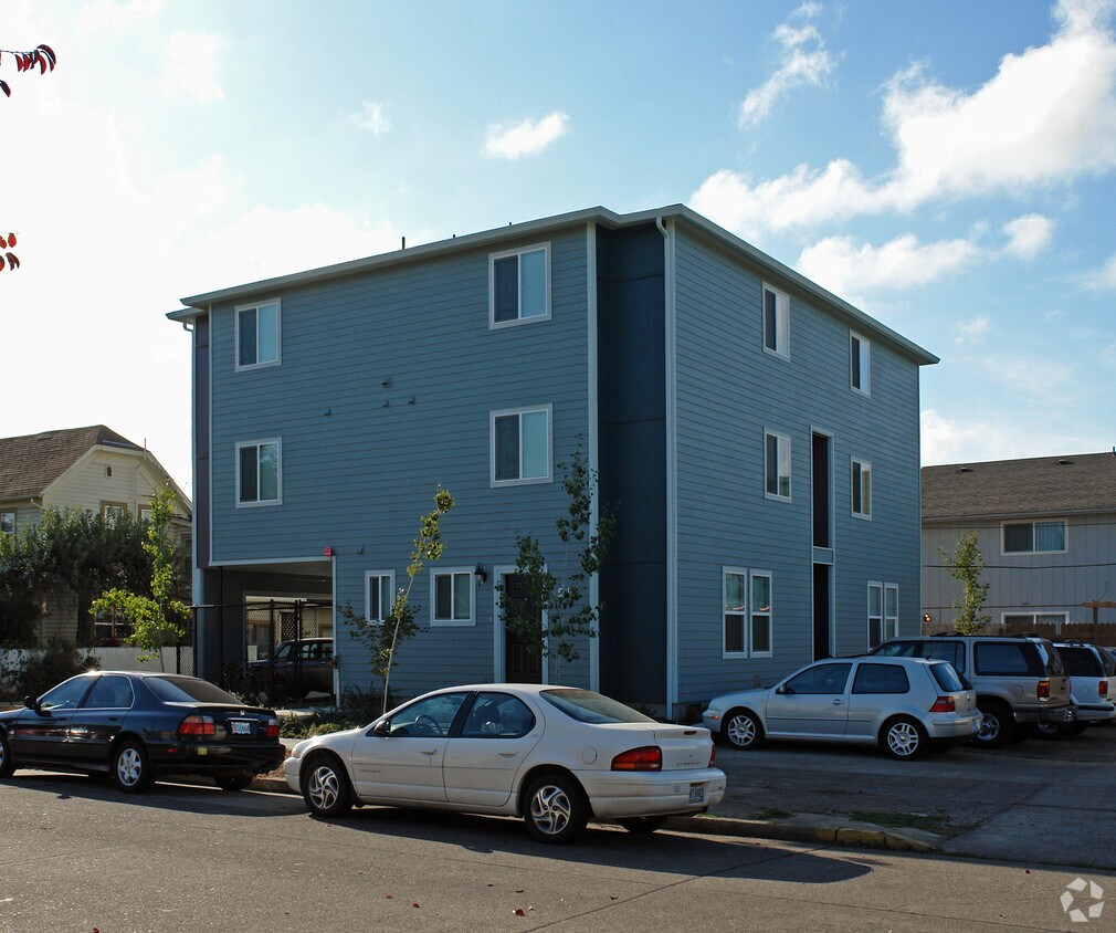 Building Photo - 546 E 16th Ave