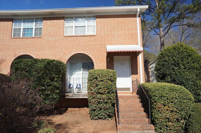 Building Photo - 103 Sleepy Creek Dr