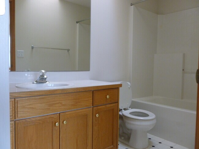upper room bathroom - 9501 Fremont Ave N