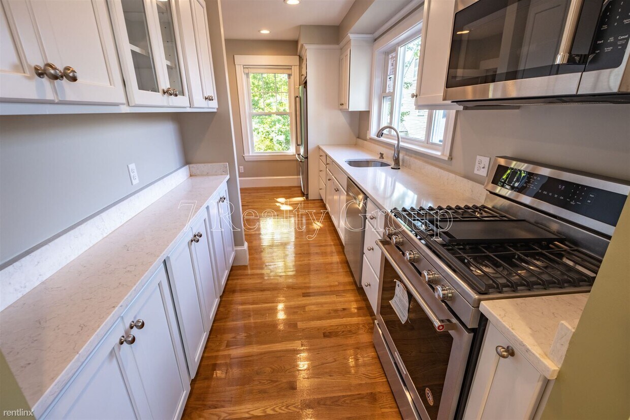 Foto principal - 3 br, 2 bath Apartment - 30 Daniels St