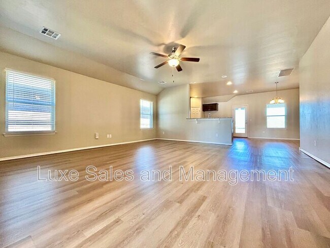 Building Photo - 2217 Fallview Dr