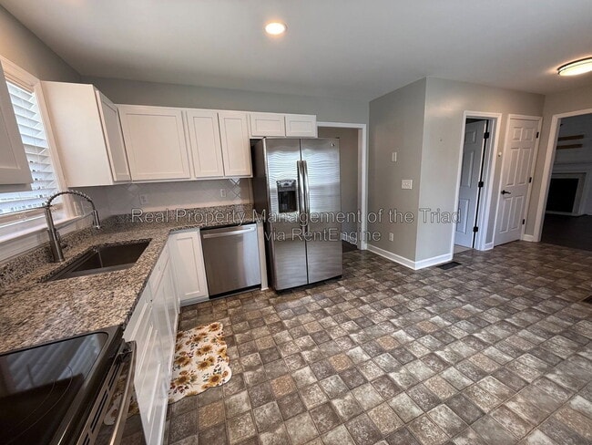 Building Photo - 2740 Bridgeport Dr