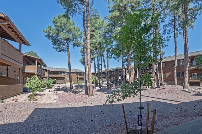 Foto del edificio - 200 E Malibu Dr