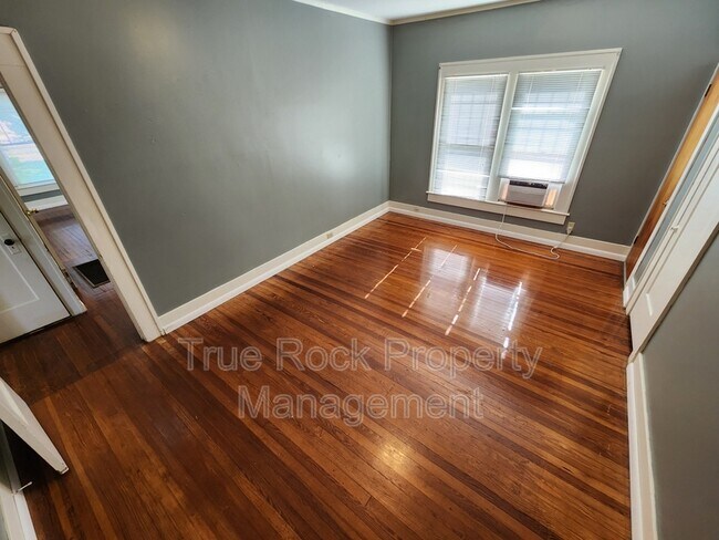 Foto del edificio - 830 E 12th St