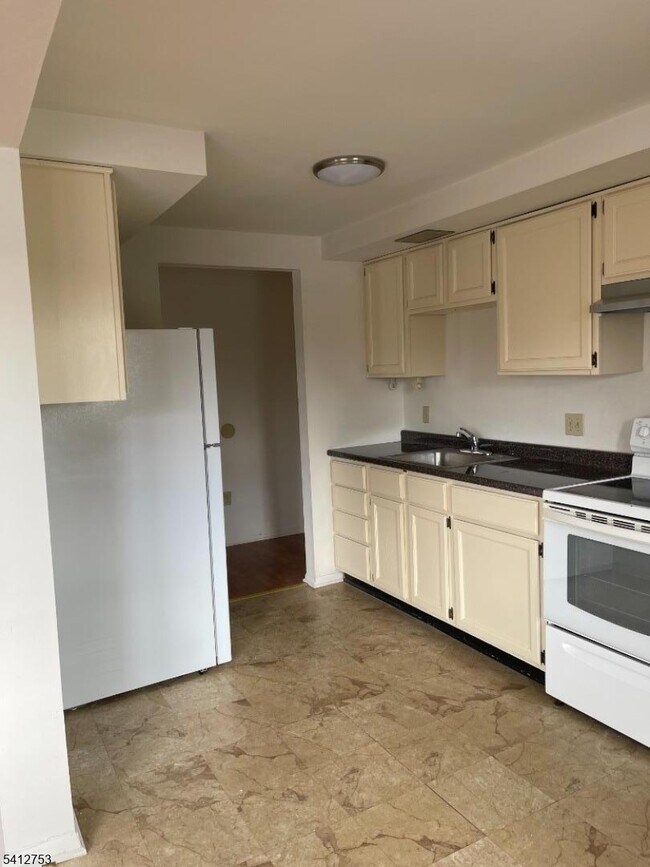 Building Photo - 278 Morris St