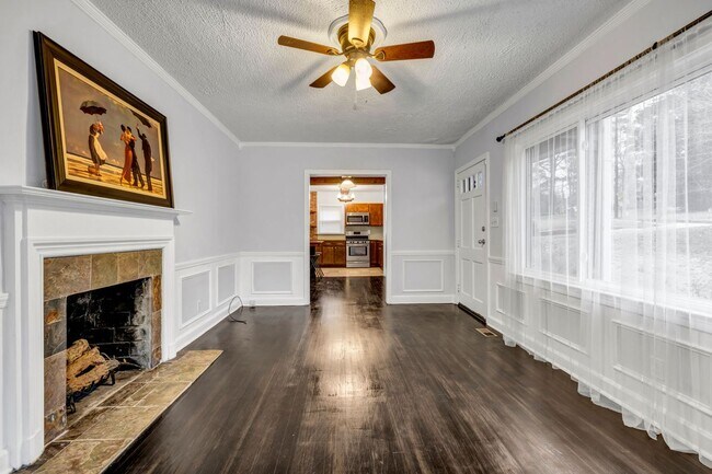 Foto del edificio - 1747 Parkhill Dr