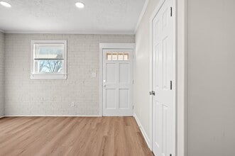 Building Photo - 132 Madison Cir