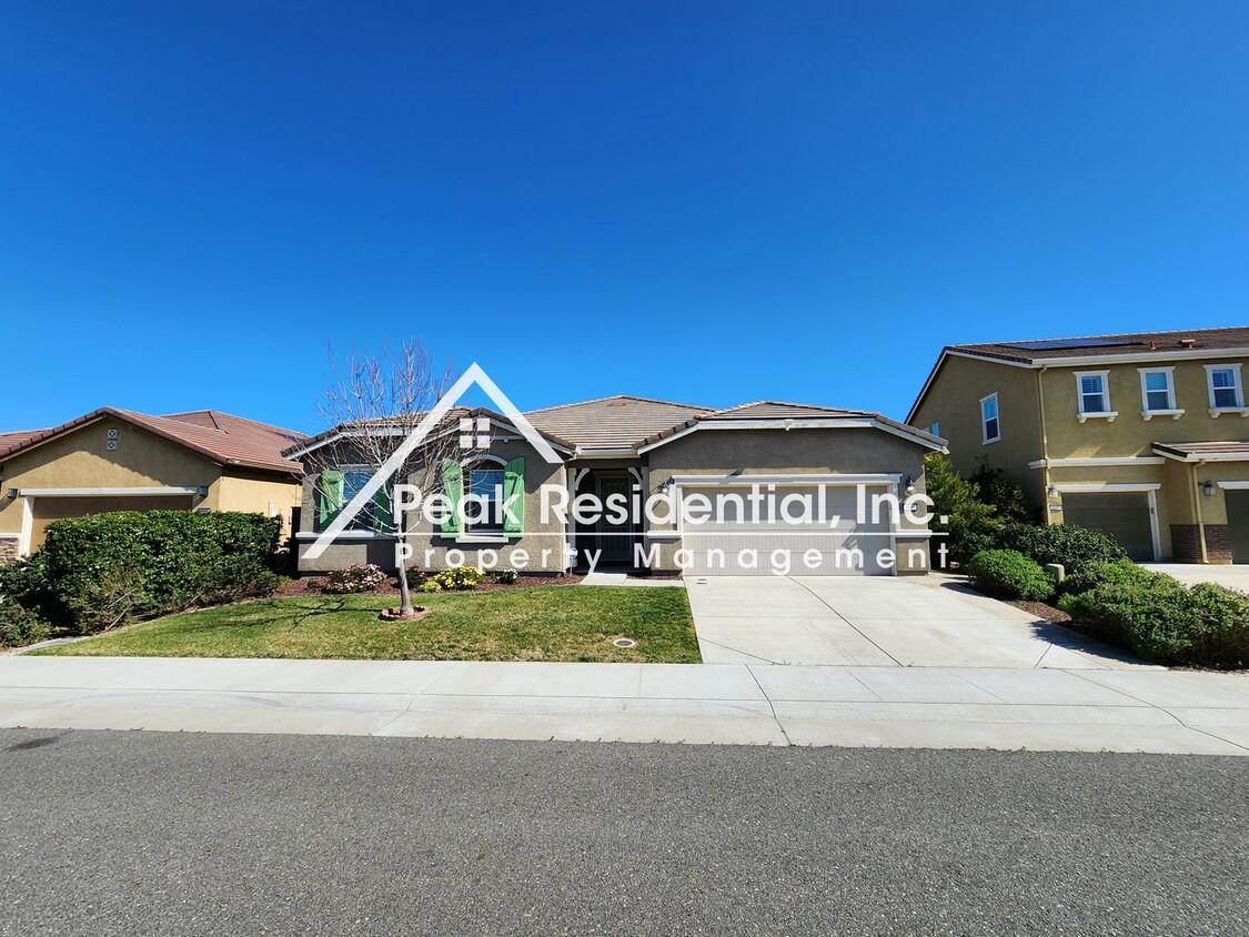 Primary Photo - Updated 4bd/3ba Roseville Home with 2 Car ...