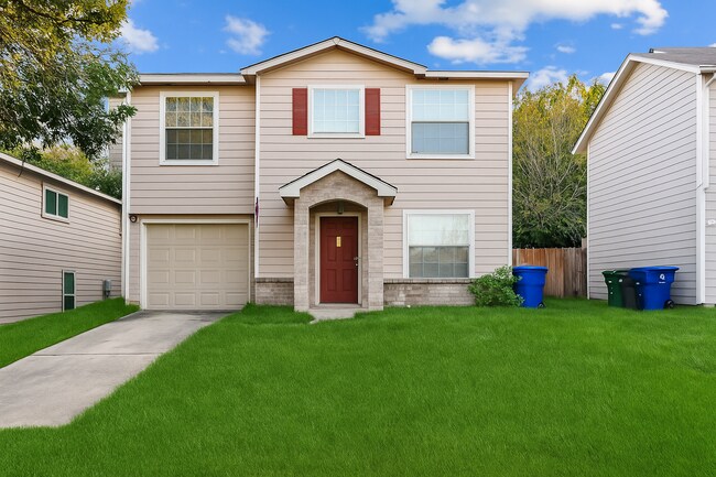 Building Photo - Charming Home Awaits: Spacious & Modern Li...