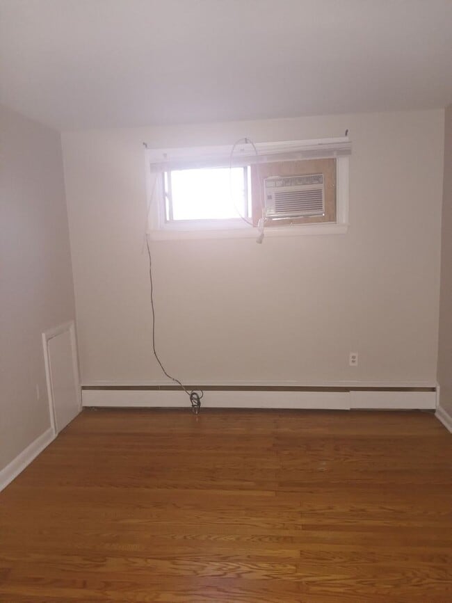 Building Photo - Spacious Newly Renovated Frankford Apartment