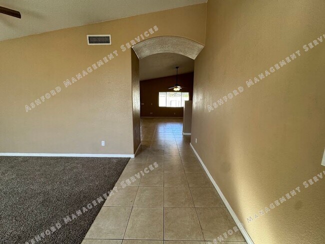 Foto del edificio - Beautiful Single-Story 3BR Home with Private Pool in North Phoenix