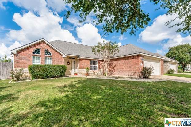 Foto del edificio - 5704 Meadow Wood Dr