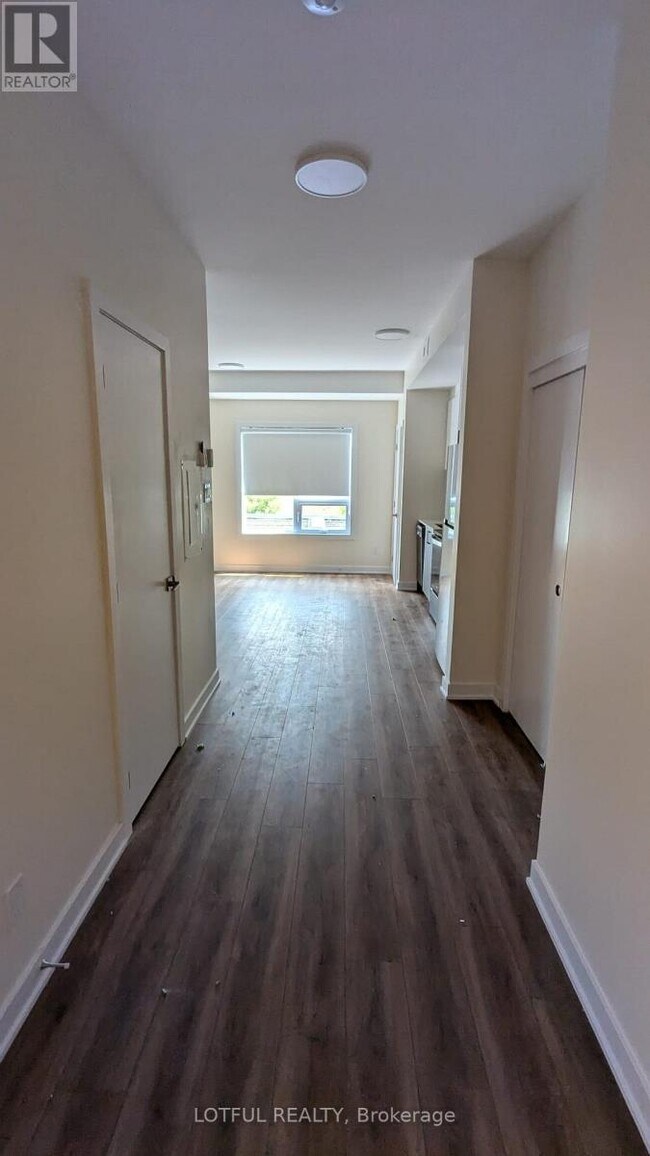 Photo du bâtiment - 630-630 Churchill Ave N