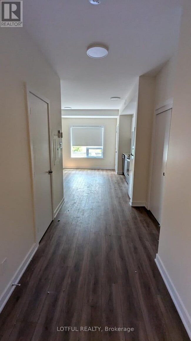 Photo du bâtiment - 630 Churchill Ave N