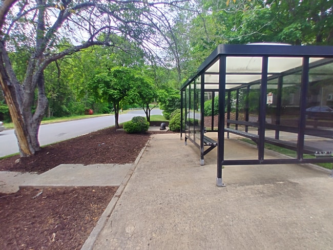 Foto del edificio - 600 Reusens Rd