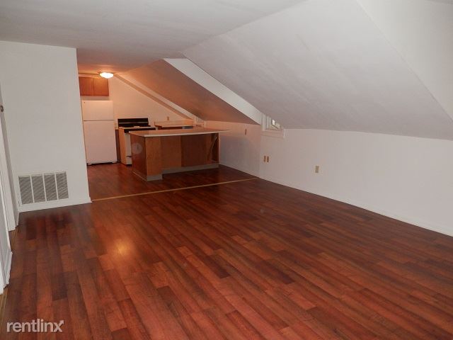 Building Photo - 355 Roberts St