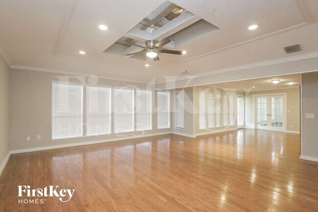 Foto del edificio - 1709 Plummer Dr