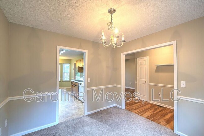 Building Photo - 5 Fieldcrest Ct