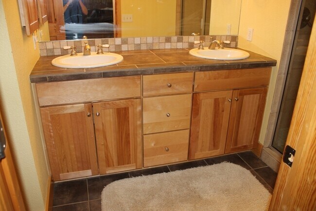 Building Photo - WINTER RENTAL-204 Durango Ct.-Remodeled 3 ...