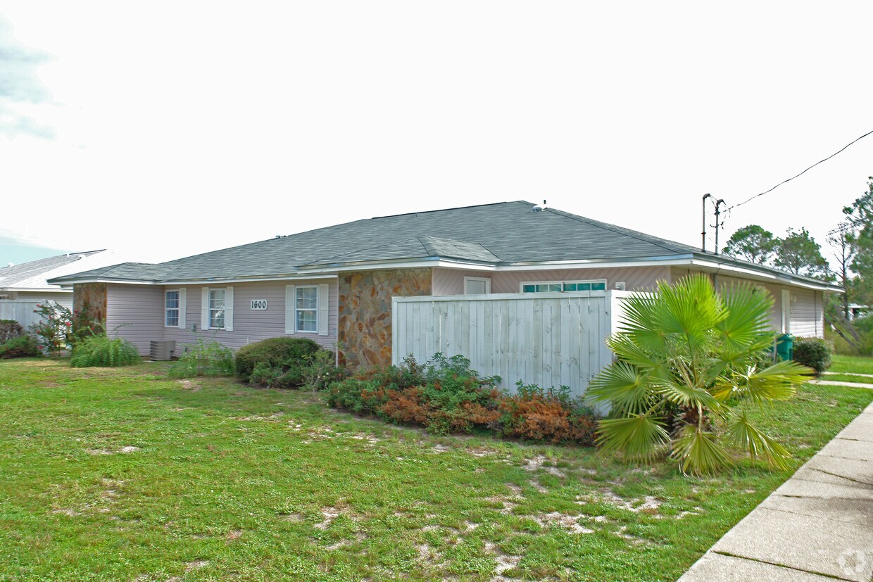 1600 Green Briar Pky, Gulf Breeze, FL 32563 Apartments in Gulf Breeze
