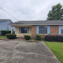 Building Photo - 1745 Poplar St