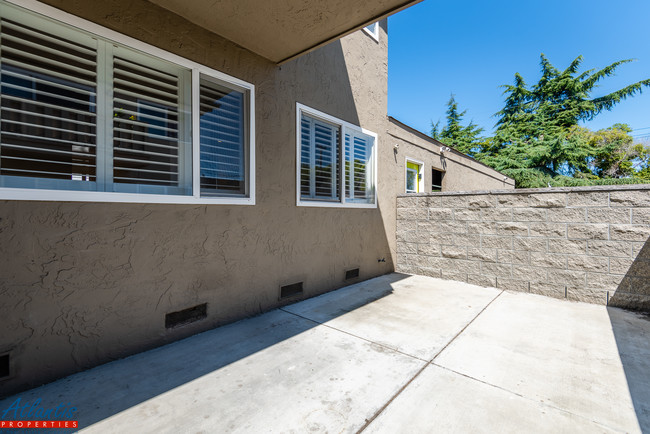 Building Photo - 1147 Ayala Dr