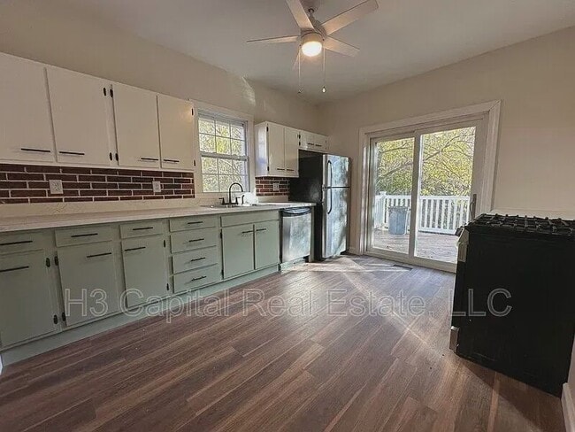 Photo - 206 W Washington St House