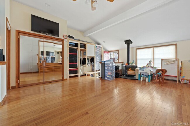 Foto del edificio - 2881 Meadowcrest Dr