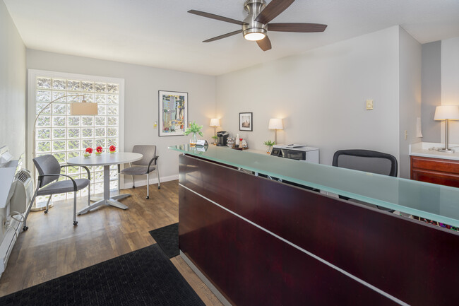 Leasing Office - Rossford Hills Apartments