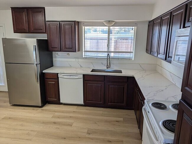 Foto del edificio - 1242 W 9th St
