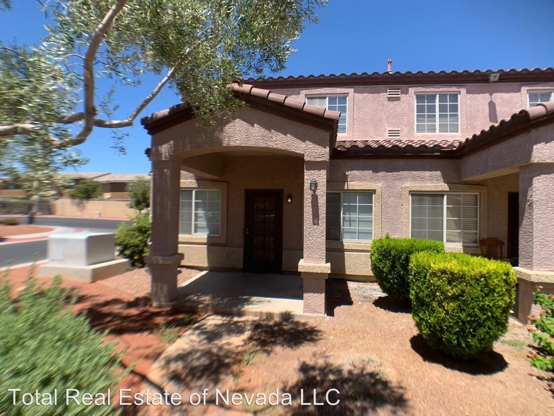 Primary Photo - 2 br, 2.5 bath House - 2621 Adelante Ave #108