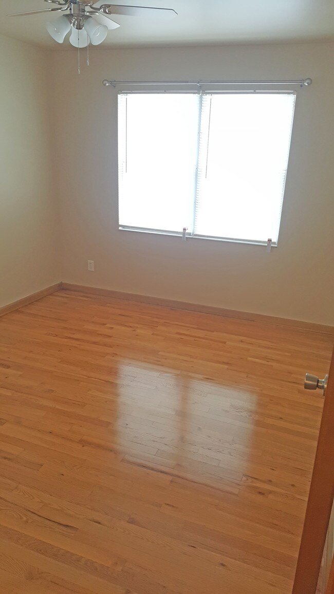 Bedroom - 320 E 57th St