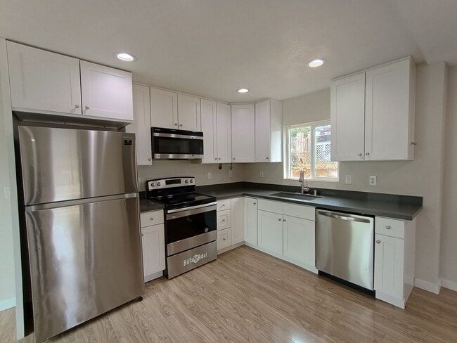 Foto del edificio - Charming Bremerton Home with Convenient Lo...