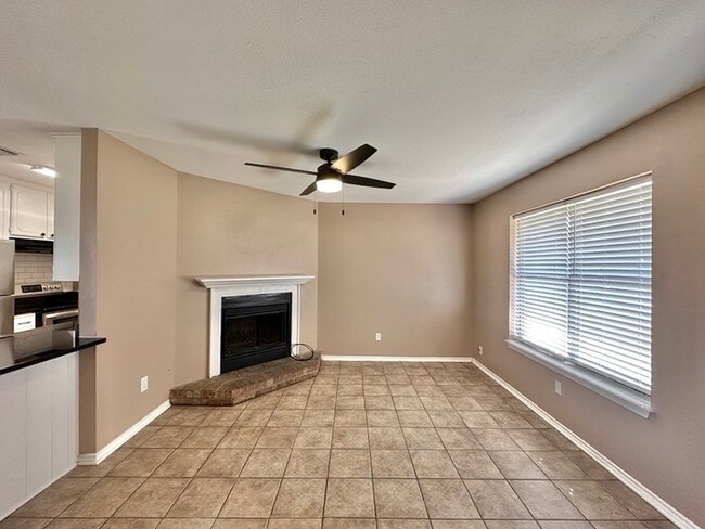 Building Photo - Available Now! Newly Updated 3/2 in Flint!