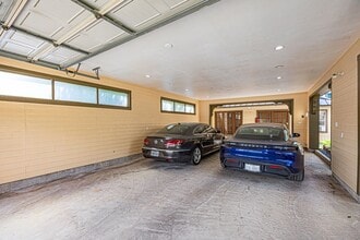 Building Photo - 702 Avondale St