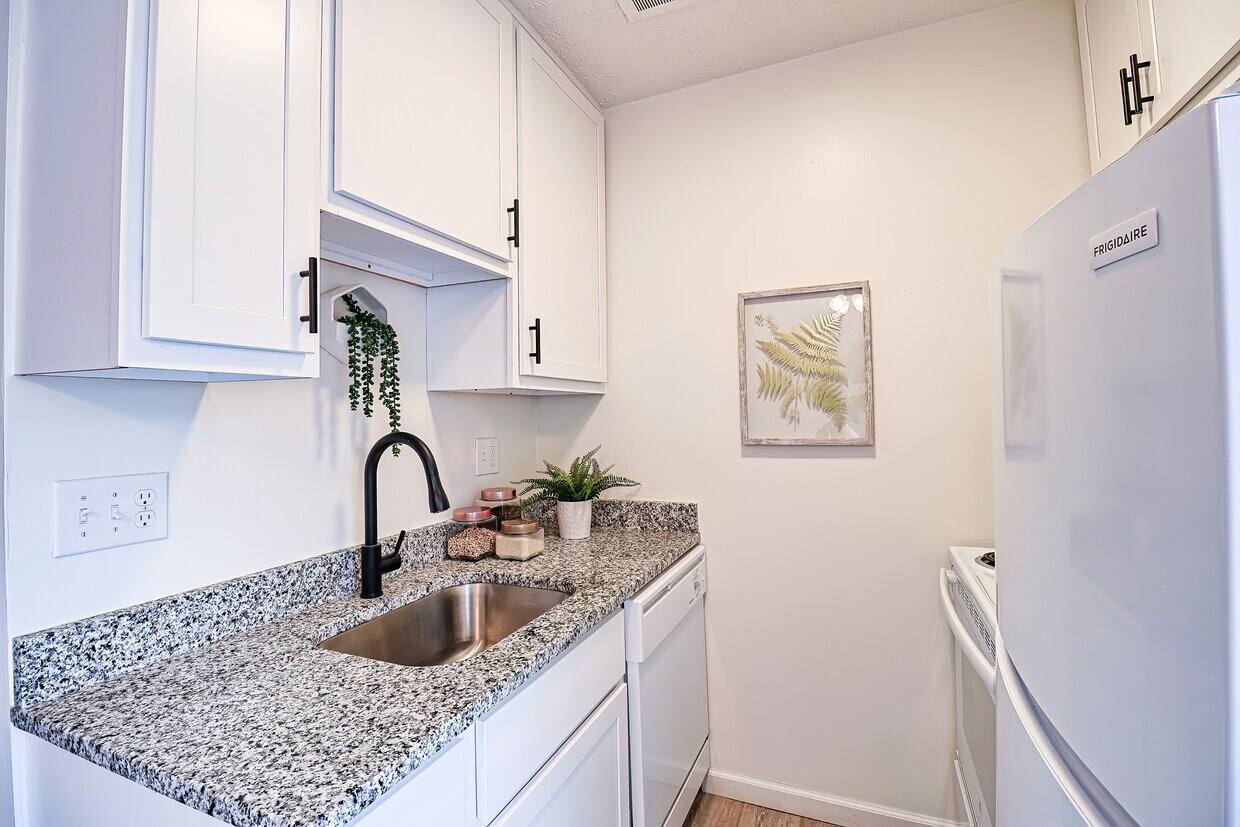 Foto principal - 2351 Beechmont Ave.