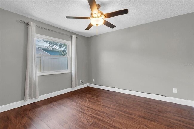 Building Photo - 3235 Hillsdale Ave