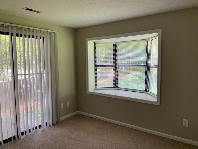 Foto del edificio - 3 Bedroom Townhouse Close to Liberty Unive...