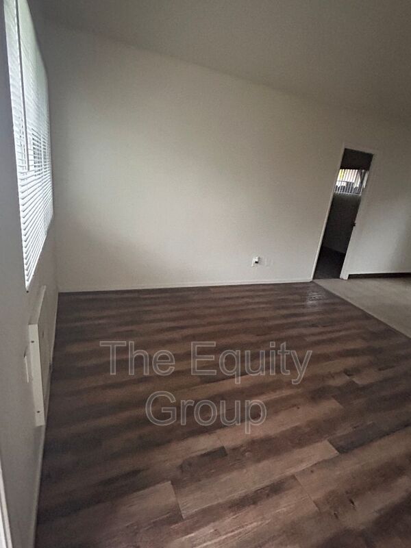 Foto del edificio - 331 E Elm St