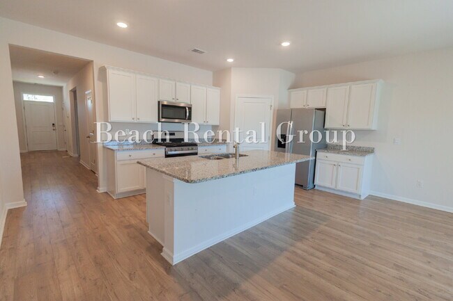 Foto del edificio - Spacious 4 Bedroom with Pond View